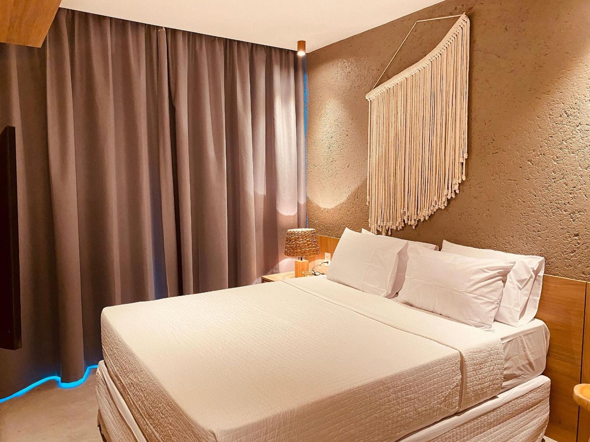 Qavi - Pysa Villas De Luxo Por Quarto A Vista เซามิเกลโดสมีลาเกรส ภายนอก รูปภาพ