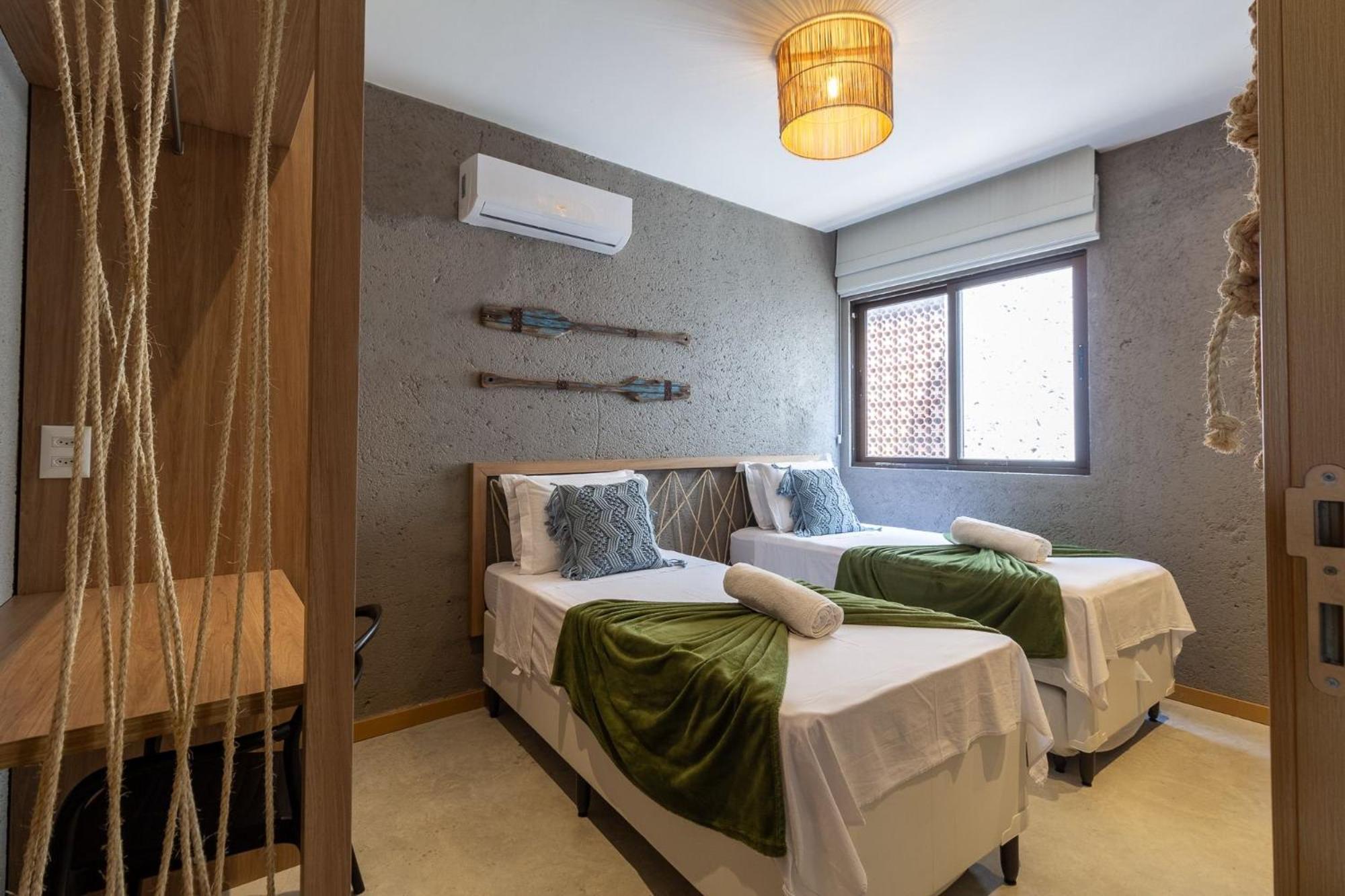 Qavi - Pysa Villas De Luxo Por Quarto A Vista เซามิเกลโดสมีลาเกรส ภายนอก รูปภาพ